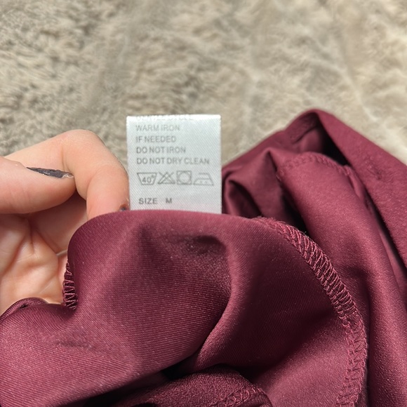 Bell sleeved maroon romper - Picture 4 of 4